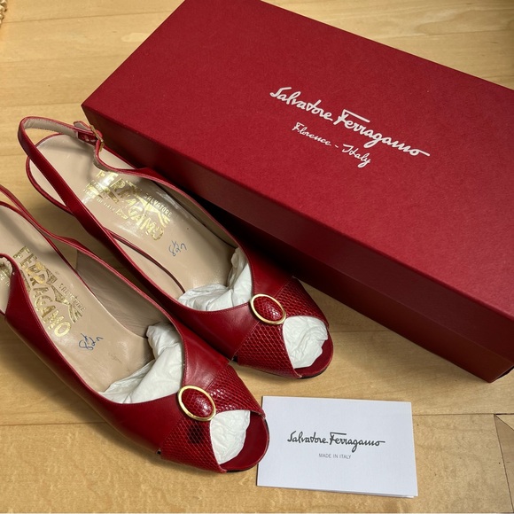 AS IS*  Ferragamo Slingback Heels with *one dark stain on right toe. 8.5N - Picture 3 of 9